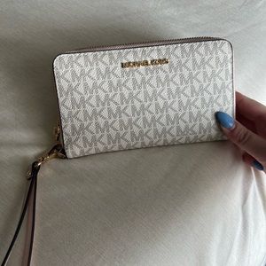 Michael Kors Continental Wallet